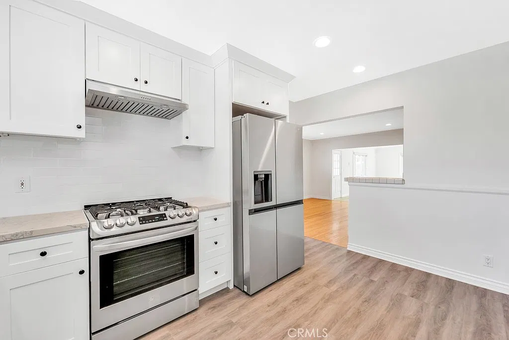 3 bed, 2298 sqft, $4,800 — Photo 3