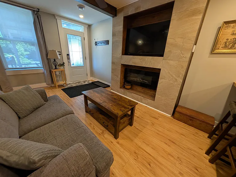 192 Adelaide St #HOUSE — Photo 6