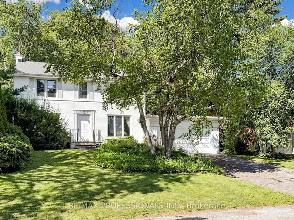 8 Southway Rd, Toronto, ON M9A 3X9