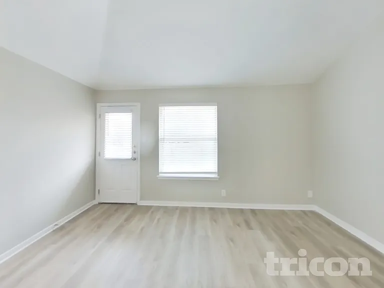 1714 Coxwold Ct — Photo 2