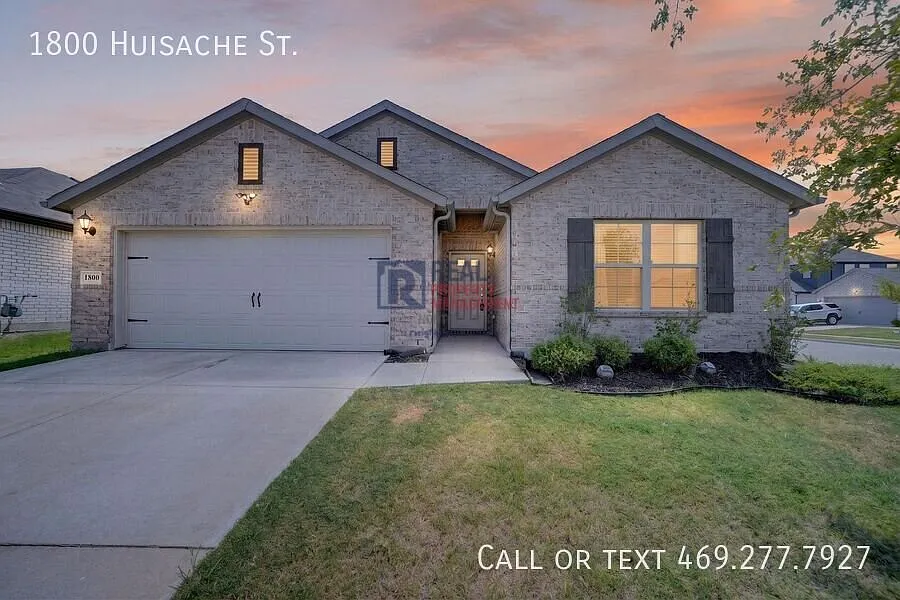 4 Bedrooms, 3 Full Baths & Community Pool In Royse City — Photo 3