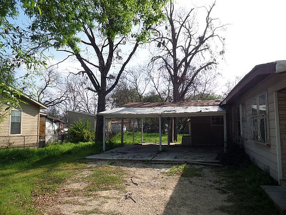3rd image of 122 N San Joaquin Ave