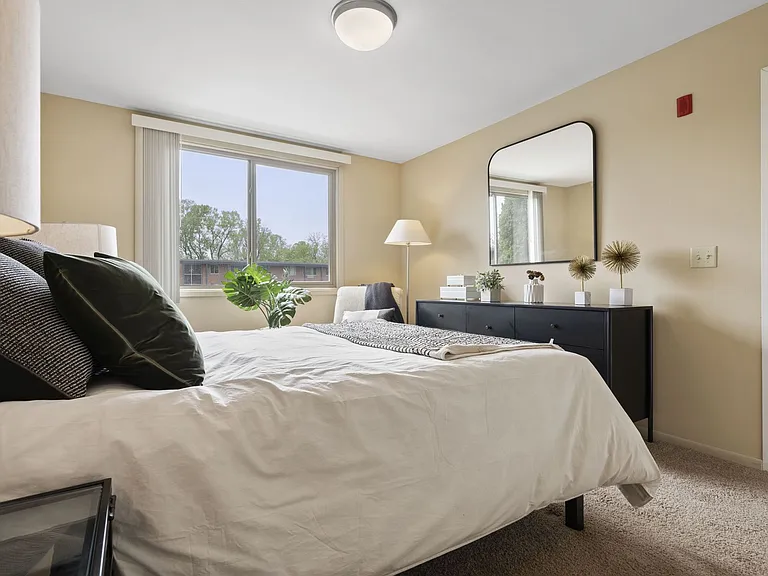 West End Apartments — Photo 20