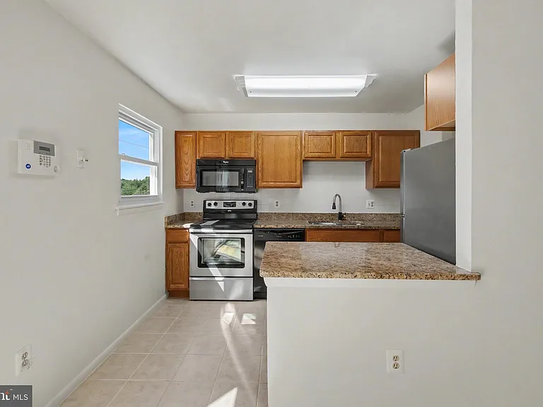 14356 Shaw Ct — Photo 2