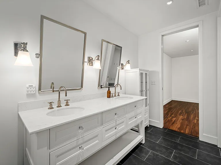 3010 Locust St #208 — Photo 18