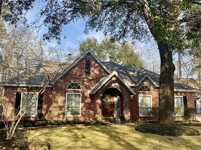 39 Silent Brook Pl — Photo 1