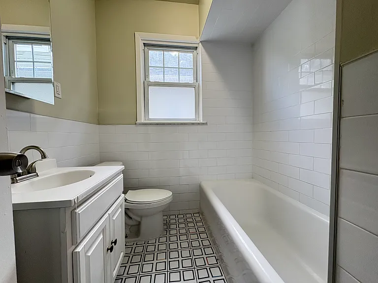 1043 Jefferson Ave #1 — Photo 10