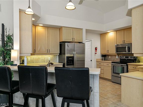 5th image of 2822 SW 40th St