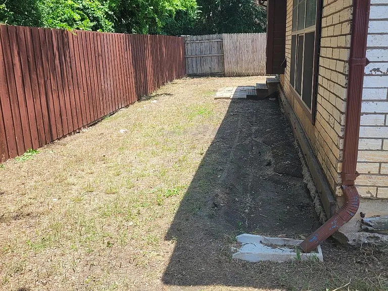 624 Beatty Dr — Photo 10