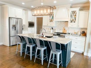 135 Fordes Crossing Dr, Bowling Green, KY 42103