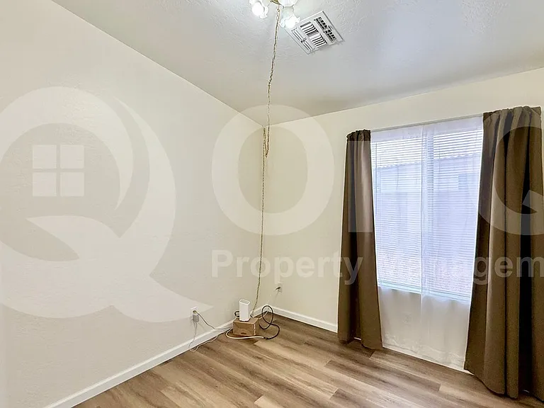 417 E Cantebria Dr — Photo 12