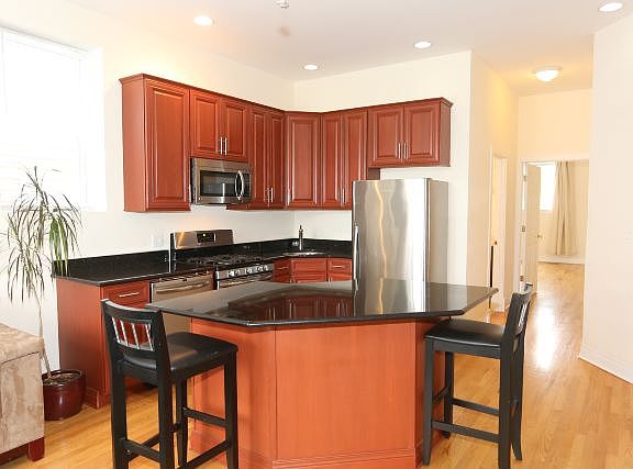 2nd image of 3518 N Paulina St #1