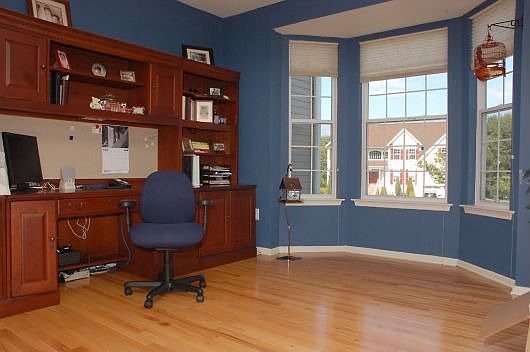 Library w/ bay window