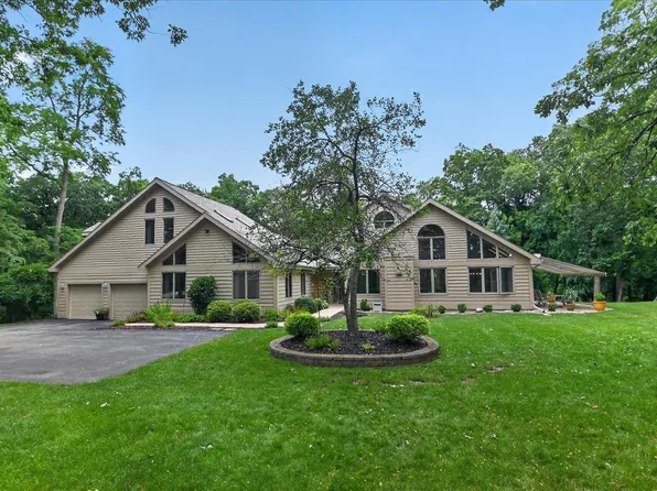 2395 White Oak Trl, Oregon, WI 53575