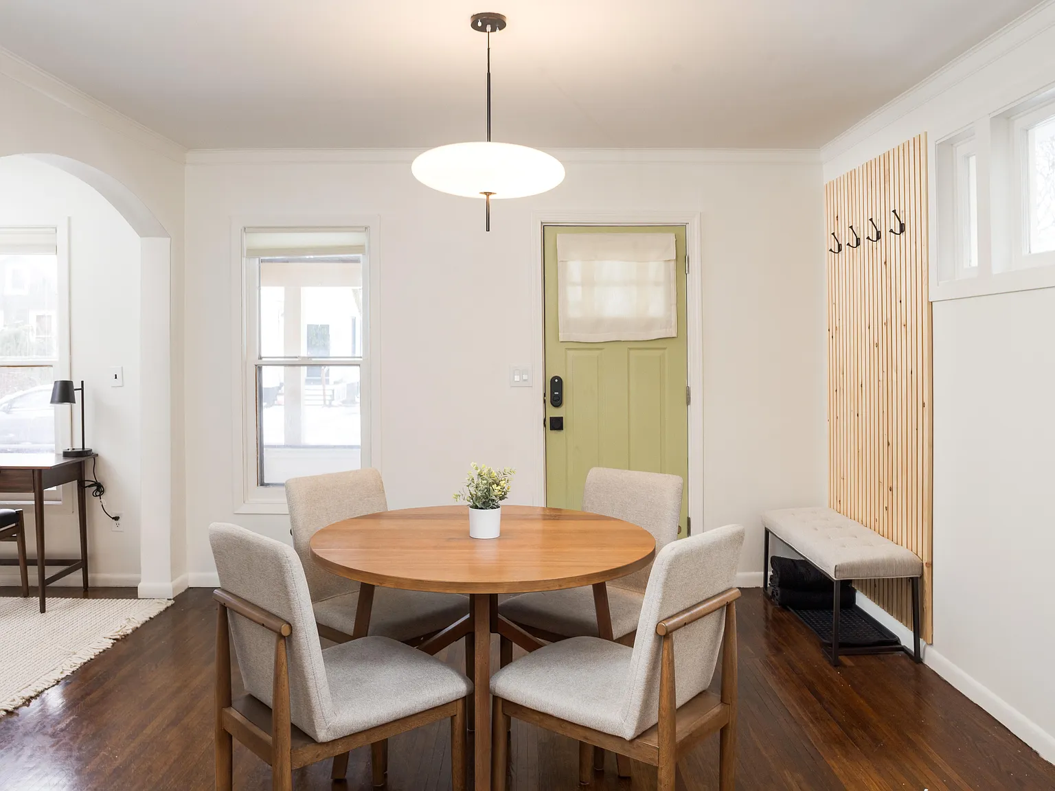2 bed, 930 sqft, $2,500 — Photo 2