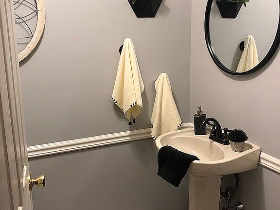 1/2 Bath