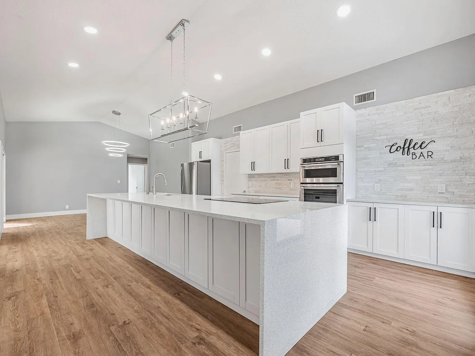 3 bed, 2.0 bath, 1580 sqft, $4,400 — Photo 3