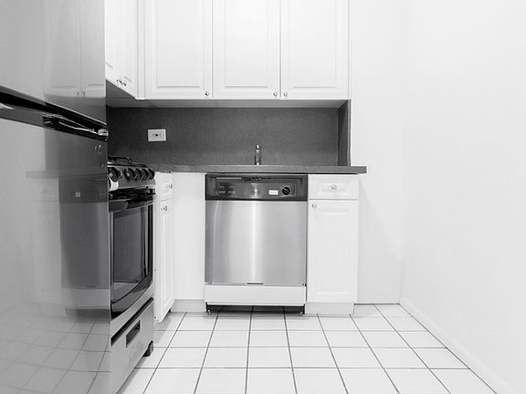 4th image of 470 Lenox Ave APT 8L