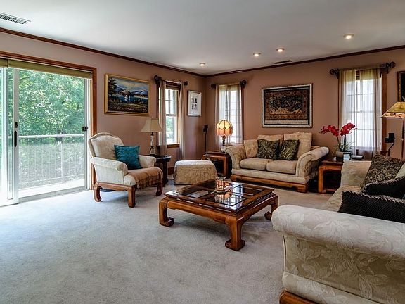 3rd image of 8 N Stone Mill Dr #924