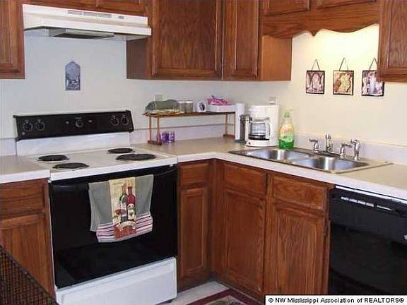 Kitchen w/ Fridge