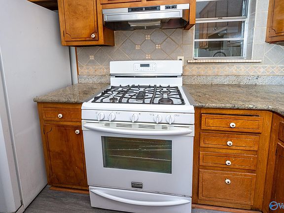 3rd image of 2630 Thornhill Rd NW