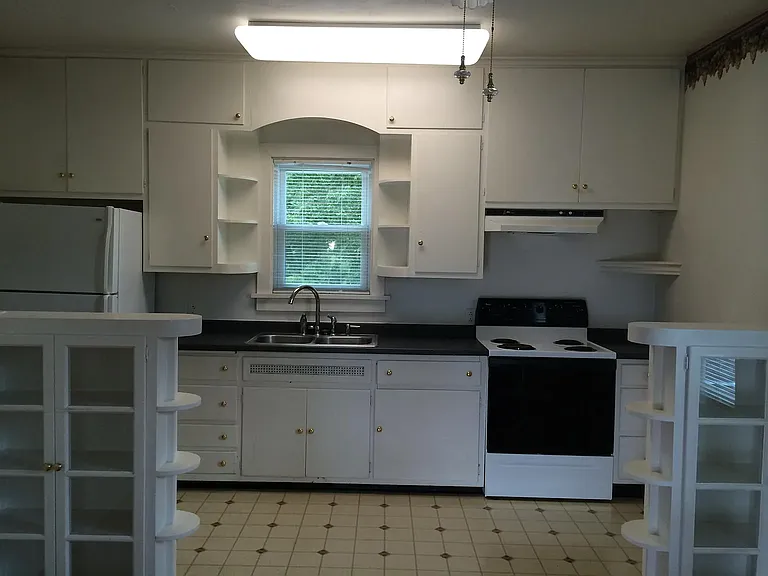 61 Hill St — Photo 8