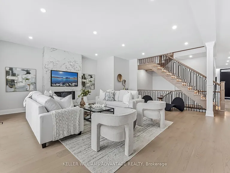 711 Hillview Cres — Photo 11