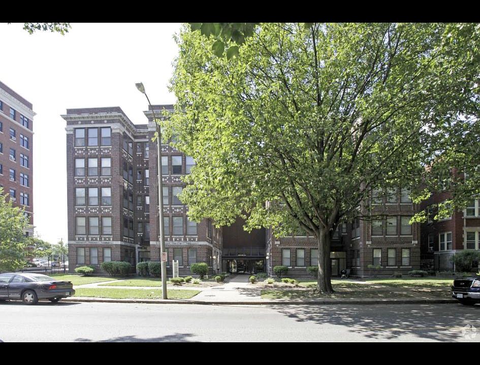 2nd image of 5386 Pershing Ave APT 103