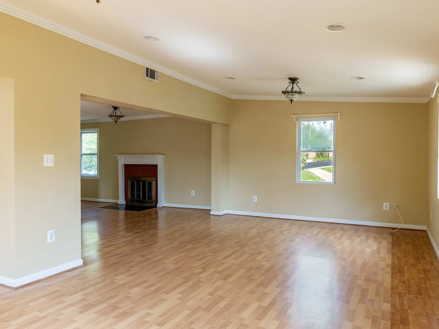 3 bed, 2.5 bath, 1092 sqft, $3,395 — Photo 4