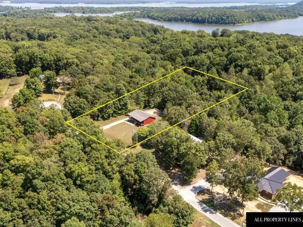 366 Connie Lynn Dr, Camden, TN 38320