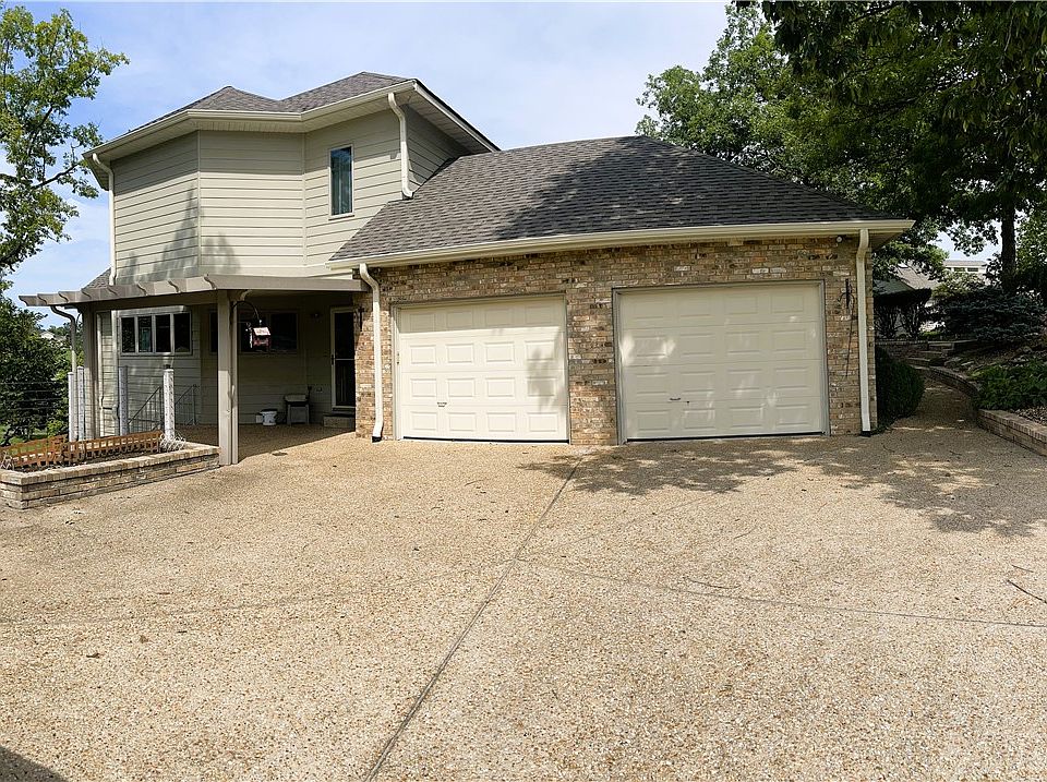1st image of 11 Fairway Dr
