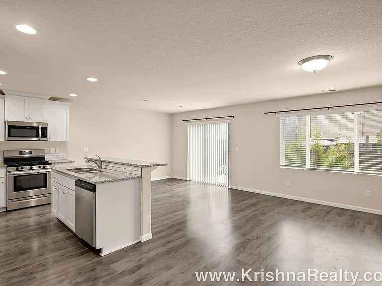 7443 NW 164th Ave — Photo 3