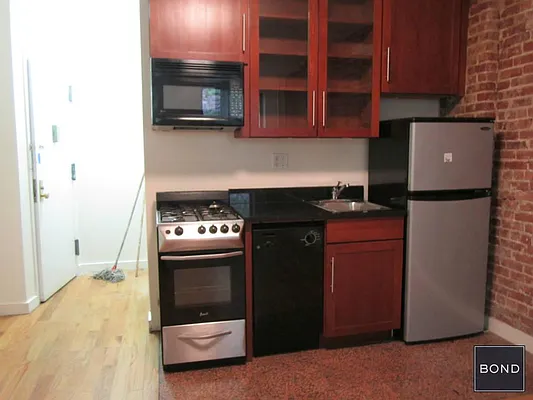 Rented by Bond New York | media 20