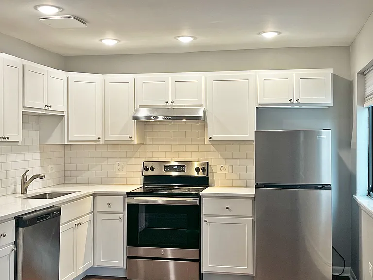 516 Des Plaines Ave. — Photo 2