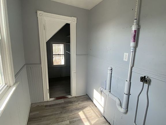 4th image of 174 Curtis St Floor 3