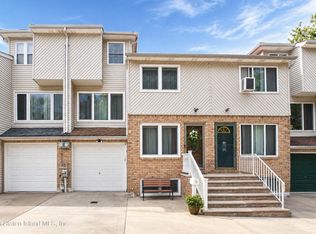 6 Clayton St, Staten Island, NY 10305