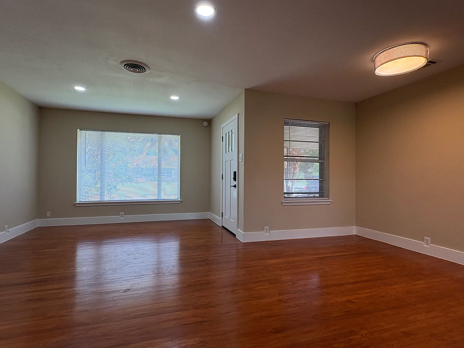 3 bed, 1.5 bath, 1506 sqft, $2,500 — Photo 4