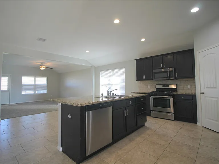 3410 McDonough Way — Photo 5