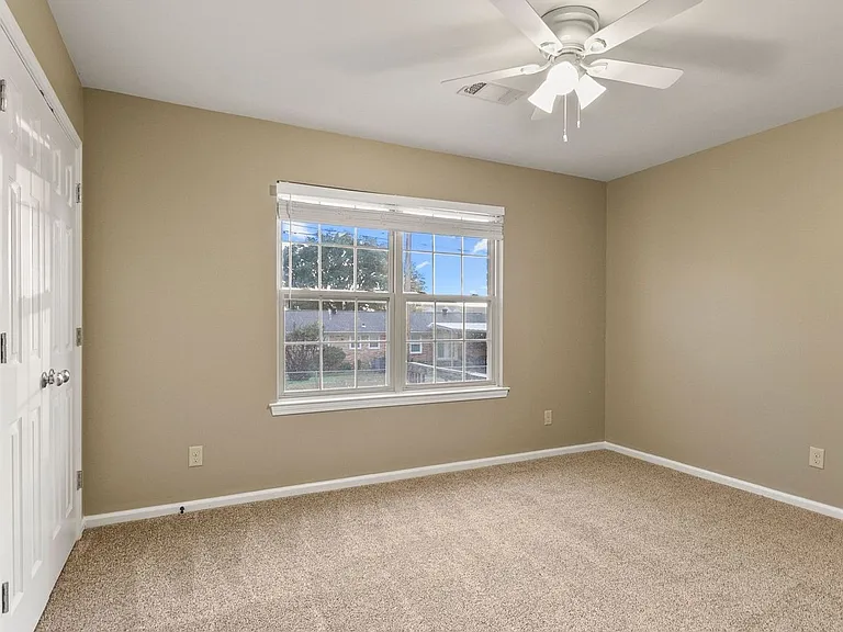 242 Cedar Crst — Photo 15
