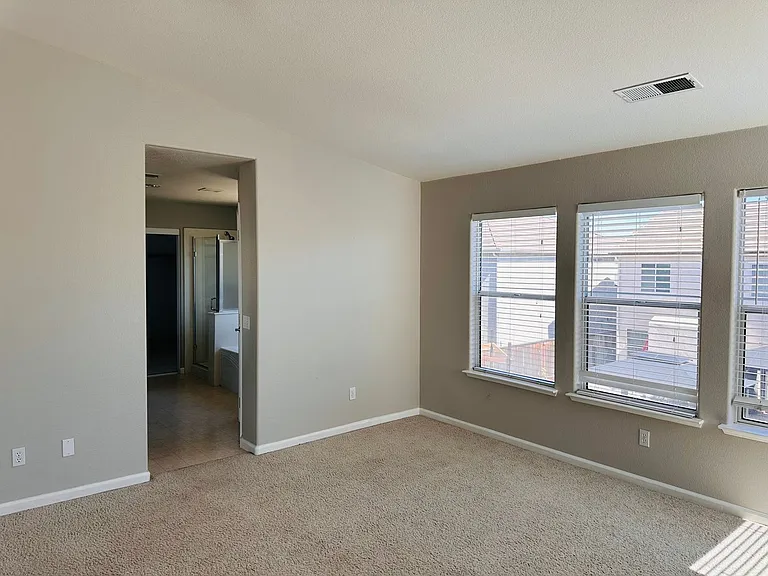 2403 Clemente Ln — Photo 38