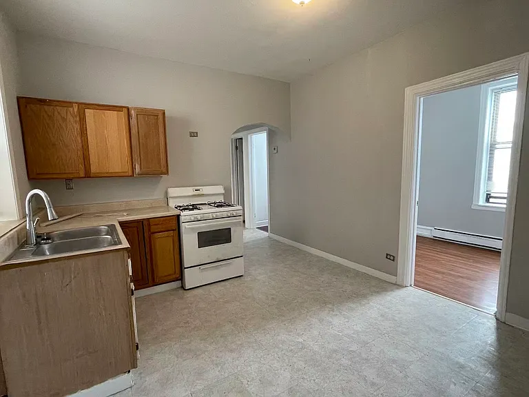 918 W 31st Pl #2 — Photo 8