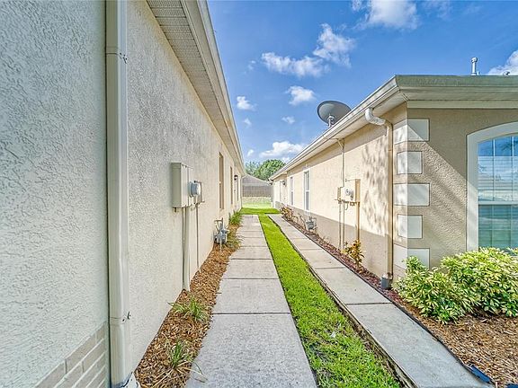 5th image of 7447 Surrey Wood Ln