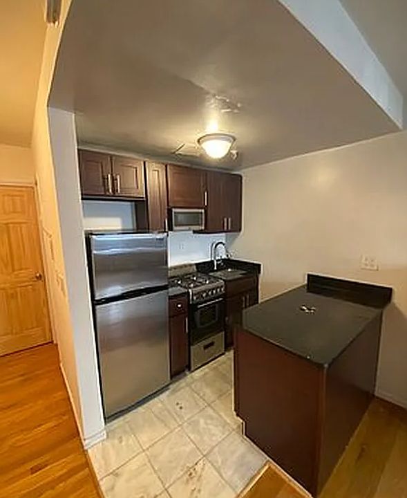 2nd image of 28 W 83rd St APT 1