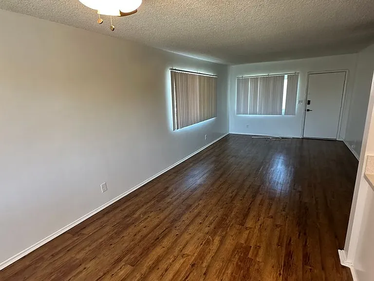 700 E Holly Ave — Photo 10