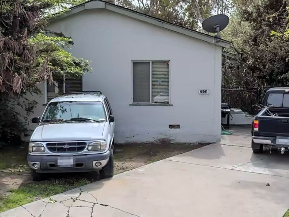 1st image of 2605 Magnolia Ave