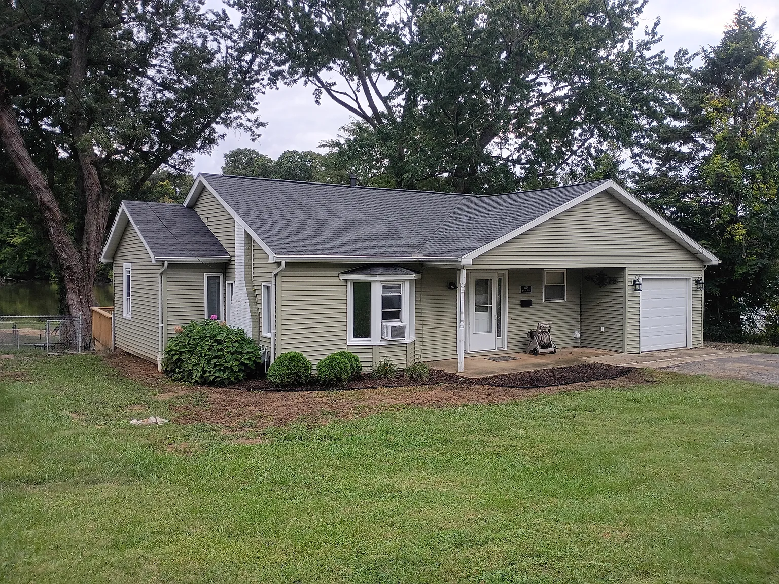 2 bed, 1595 sqft, $2,000 — Photo 2