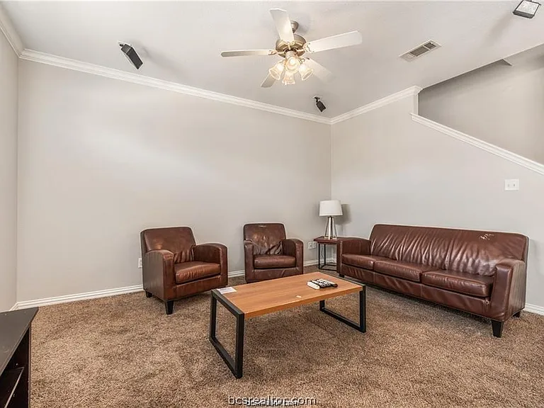 1001 Krenek Tap Rd #2105 — Photo 5