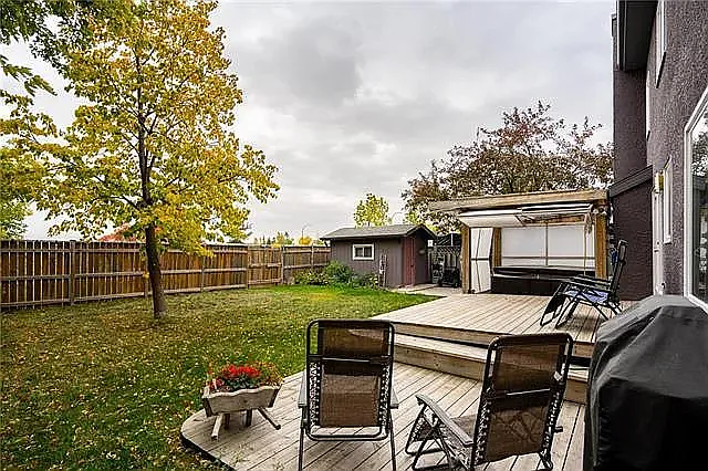 135 Cassin Cres — Photo 24