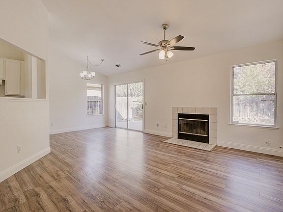 3rd image of 863 Driscol Dr