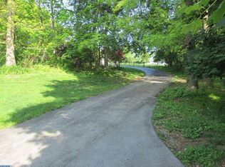 950 N Manor Rd, Honey Brook, PA 19344